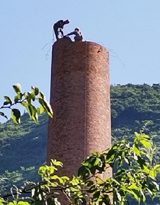 煙囪拆除:人工拆除與機(jī)械拆除的關(guān)鍵步驟